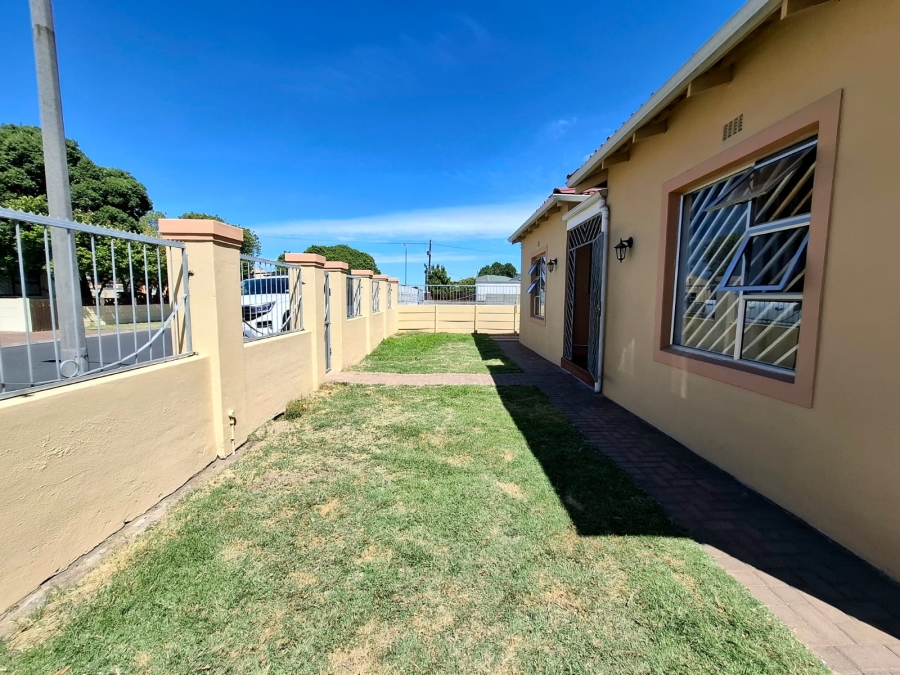 To Let 3 Bedroom Property for Rent in Ruyterwacht Western Cape